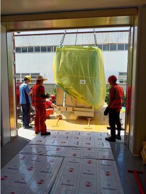 進口電子設(shè)置吊裝搬運